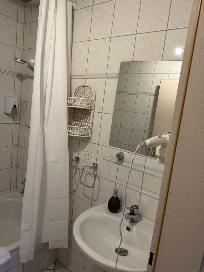 Hotel "Dream In" Heiligenhaus Exteriör bild